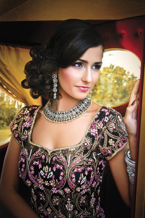 Some Gorgeous Indian Bridal Hairstyles Every Bride Must Check