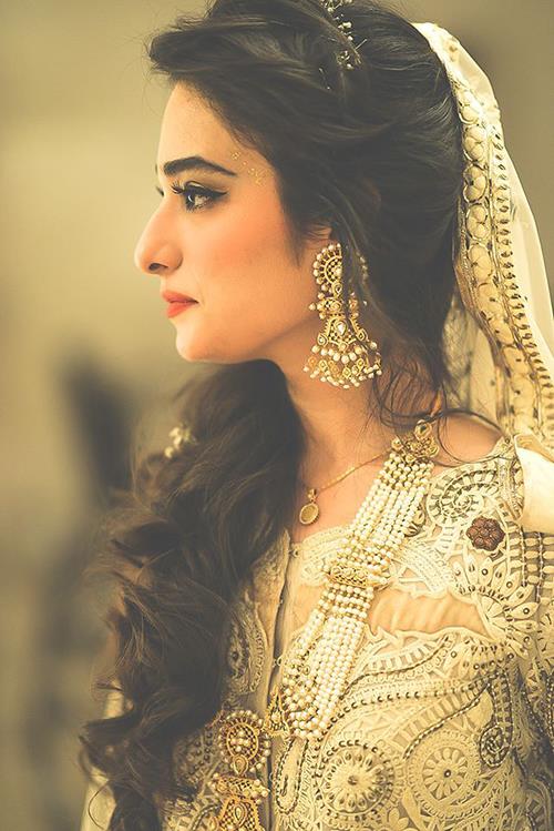 20 Gorgeous Indian Wedding Hairstyle Ideas