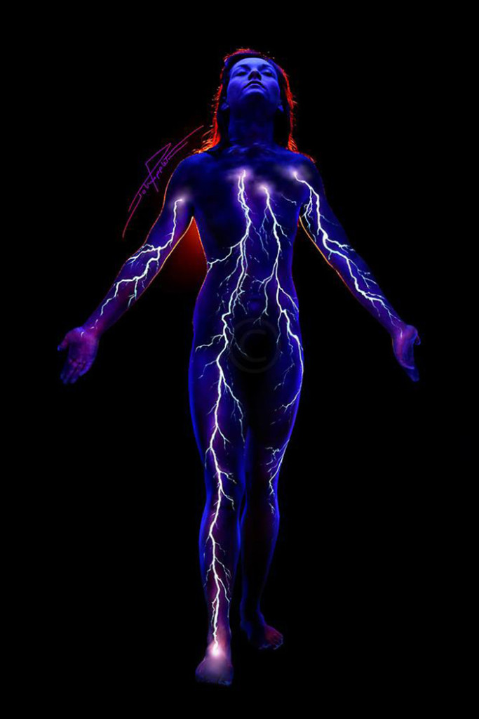 This Artist Paints Spectacular “Bodyscapes” That Glow Under Black Light