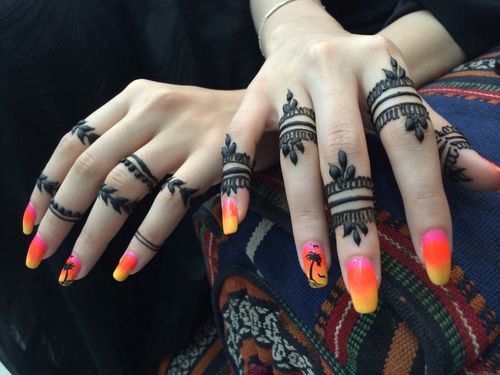 12 Elegant And Unique Finger Mehndi Designs