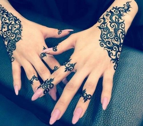 exquisite mehndi design 1