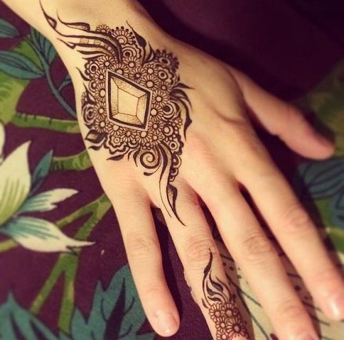 exquisite mehndi design 11