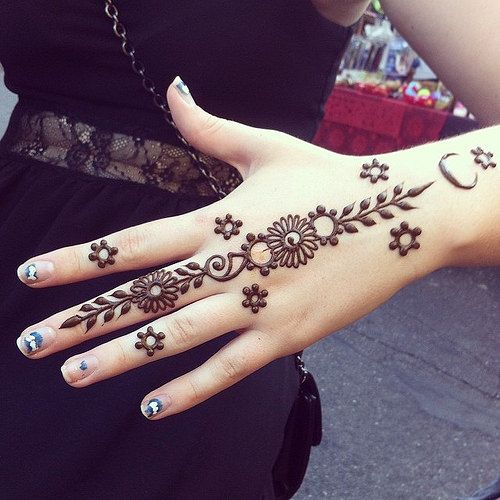 exquisite mehndi design 12