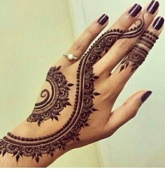 exquisite mehndi design 15