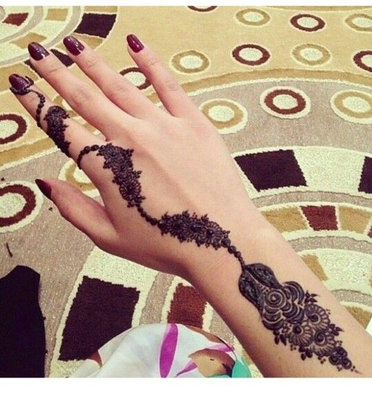 exquisite mehndi design 16