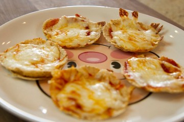 Delicious Mini-Tortilla Pizza that are quick and easy to make