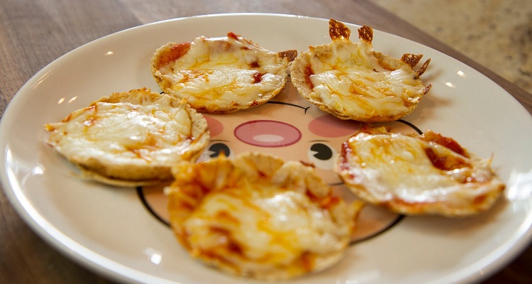 Delicious Mini-Tortilla Pizza that are quick and easy to make