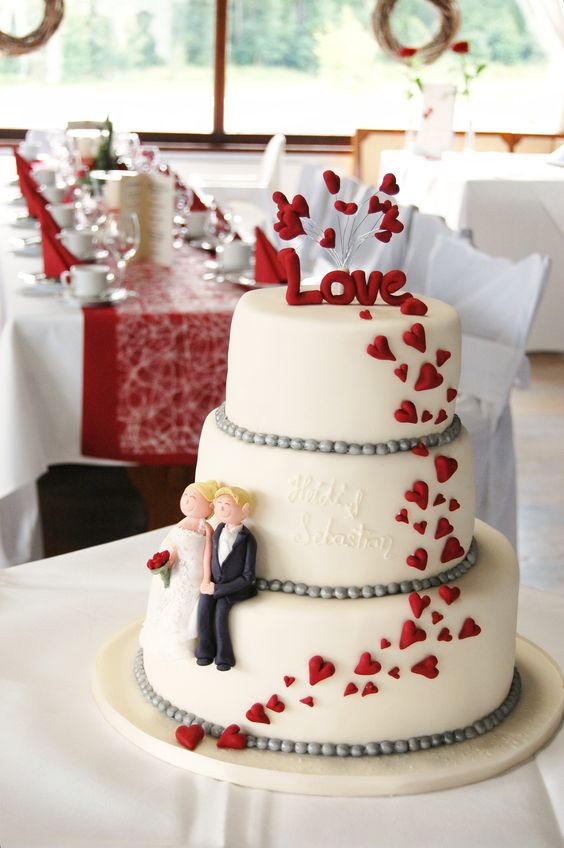 Cute hearts wedding cake