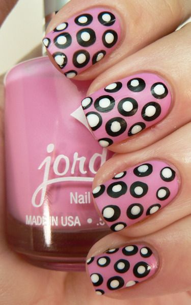 Overlap polka dots nail art