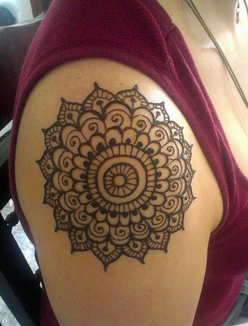  proper Shoulder design Mehndi Heena 8