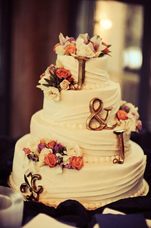 wedding cake with initials