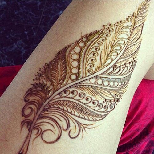 Modish feather design of henna