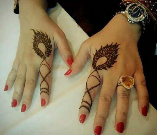 Classy feather design henna for finger