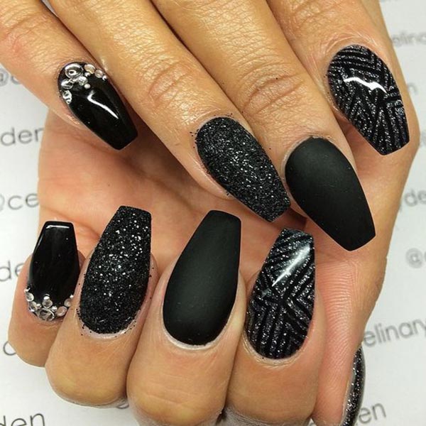 Pretty black nail art for coffin nails