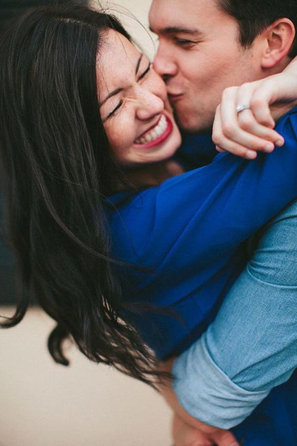 15 Adorable Couple Poses To Inspire Your Engagement Photo Shoot