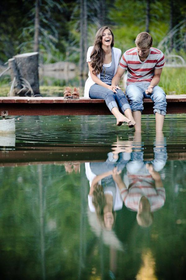 15 Adorable Couple Poses To Inspire Your Engagement Photo Shoot