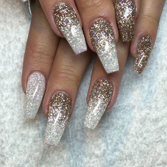 Cool extra sparkly nails with white and gold