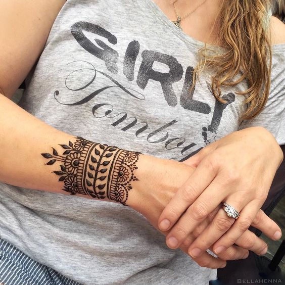 43 Henna Wrist Tattoos Design