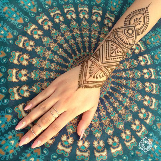 Top 10 Henna Wrist Cuff Designs To get Try On Any Occasion