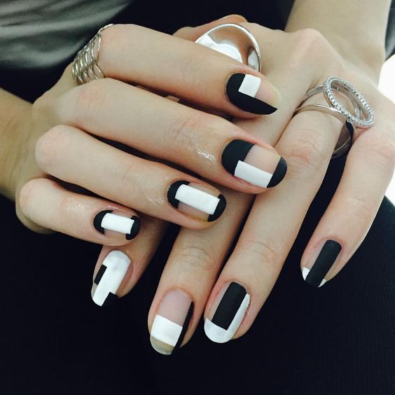 Perfect black and white nailart