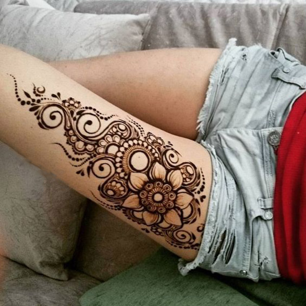 Elegant Thigh Heena Design