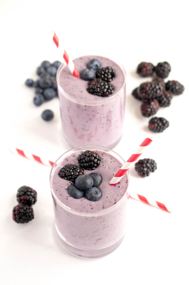 Berry yogurt smoothie