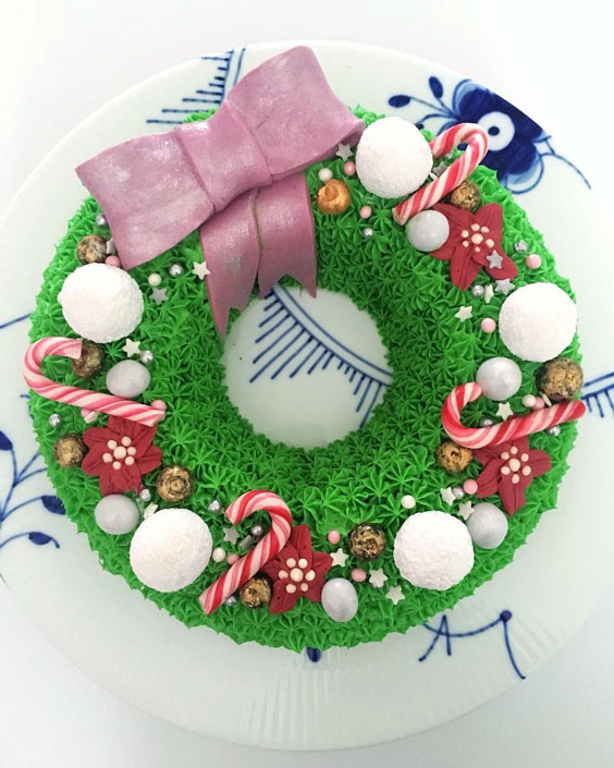 Wreath Christmas Cake