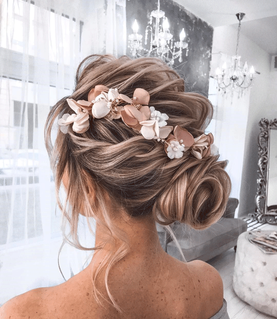 10 Traditional Bun Hairstyles for Saree with Flowers