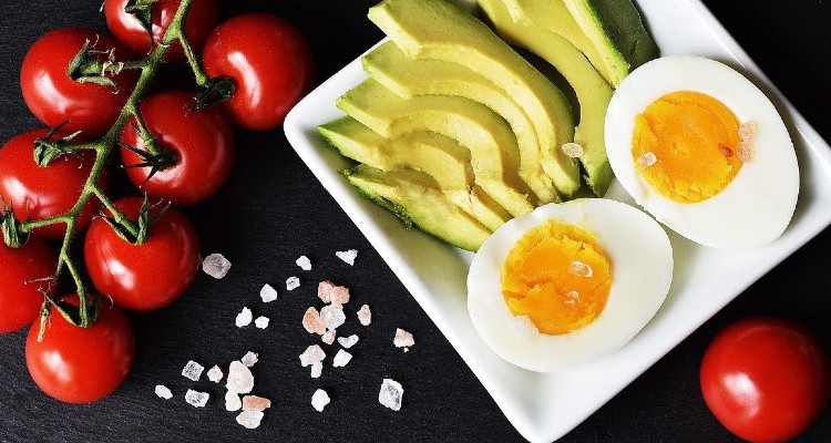 STICKING TO YOUR KETO DIET: 7 KETOGENIC LIFESTYLE TIPS