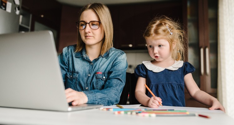 6 Simple Ways Moms can be Productive While Staying at Home