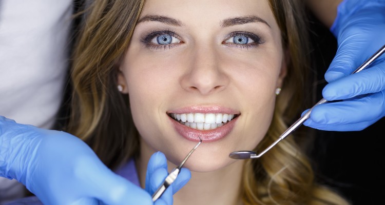 How to Maintain Bright and Healthy Teeth