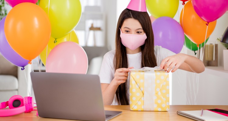 How to Organize a Virtual Party with Your Girl Friends