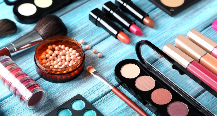 Why You should be Aware of the Ingredients Used For Your Makeup