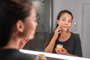 Mirrors with Lights: The Best Choice for Having Spotless Makeup