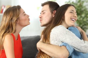 How to tell If Your Boyfriend is Cheating: 5 Signs to Watch Out