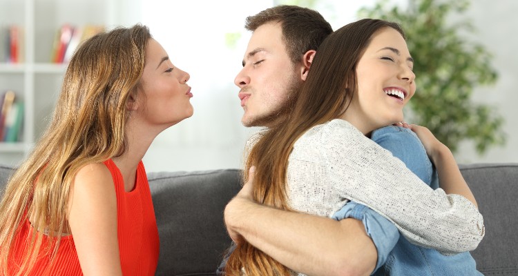 How to tell If Your Boyfriend is Cheating: 5 Signs to Watch Out