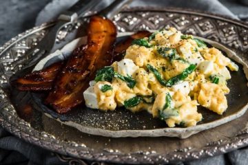 A Cholesterol-Low Recipe of Cinnamon-Maple overnight Oats with Spinach-Feta Scramble & Currants