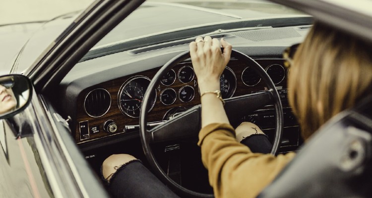 6 Crucial Tips That Will Help Women Become Safer Drivers