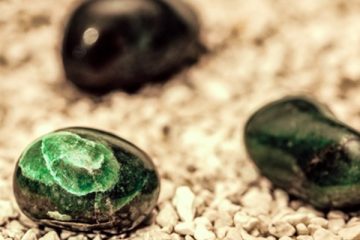 The Benefits of Using and Wearing a Moldavite Crystal