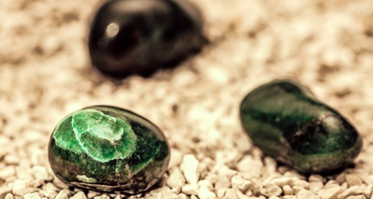 The Benefits of Using and Wearing a Moldavite Crystal