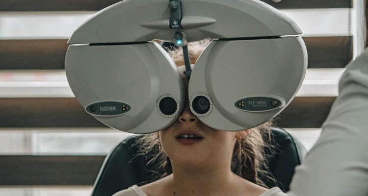 Visiting Your Eye Doctor? Here's What To Expect