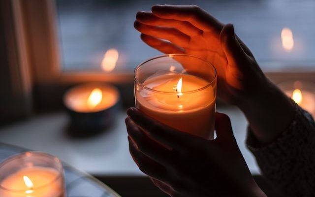 9 Good Reasons to Light Aroma Candles at Home