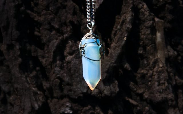 Best Crystals to Wear as Necklace