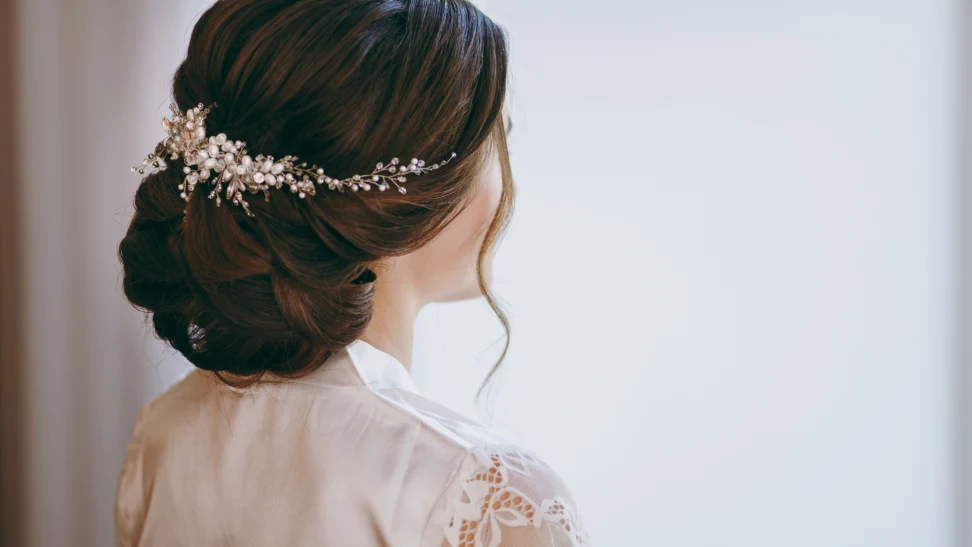 Accessorizing your bridal hair: Elevate your look with stylish and enchanting accessories.
