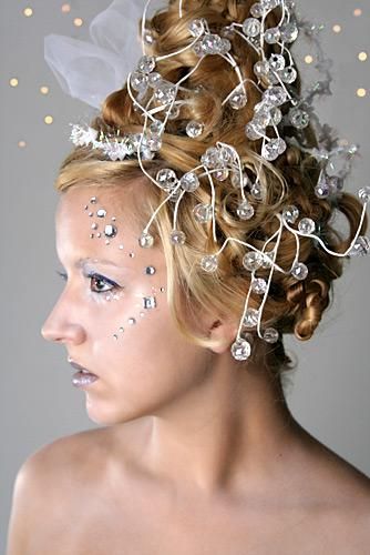  Avant-garde wedding hairstyle, pushing the boundaries of creativity and bridal glamour.
