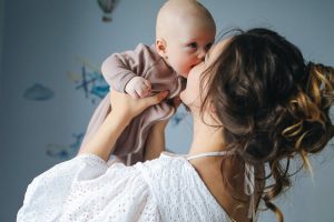 Guidance for first-time mothers regarding NEC and baby formula.
