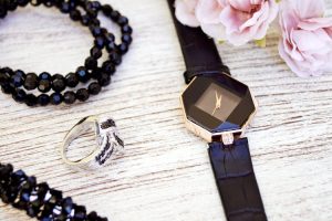 Stylish luxury watches: Elegant timepieces for the modern woman.