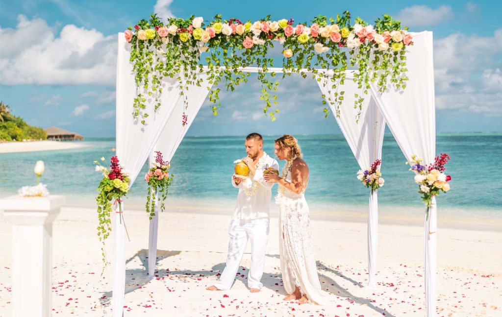 Dream wedding venues: A Maldives wedding: Saying 'I do' in paradise, surrounded by pristine beaches and crystal-clear waters.